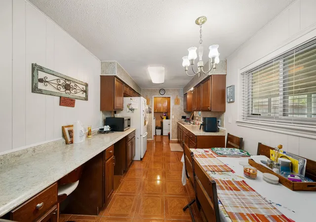 Photo 4 of Single family home for sale at 1309 Sunset Dr, Dickinson, TX 77539 | MLS# 60708264 | Listing updated on 2026-07-31
