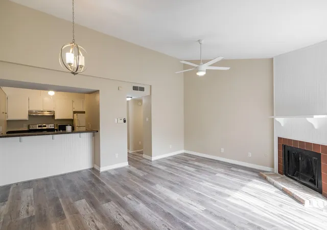 Listing Photo 4 - Condo for sale in building located at 7140 N Holiday Dr, Galveston, TX 77550