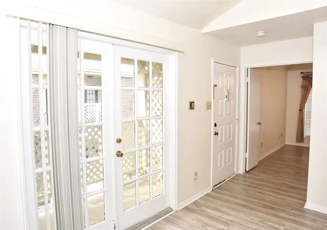 4th image of 2121 El Paseo St, Houston, TX 77054