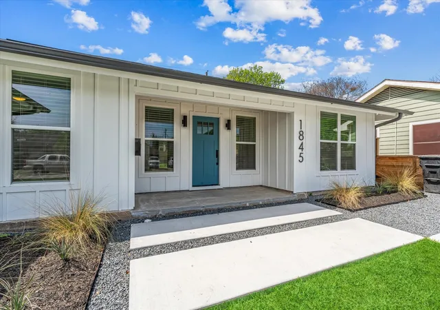 Photo 2 of Single family home for sale at 1845 Huge Oaks St, Houston, TX 77055 | MLS# 30927765 | Listing updated on 2026-08-26