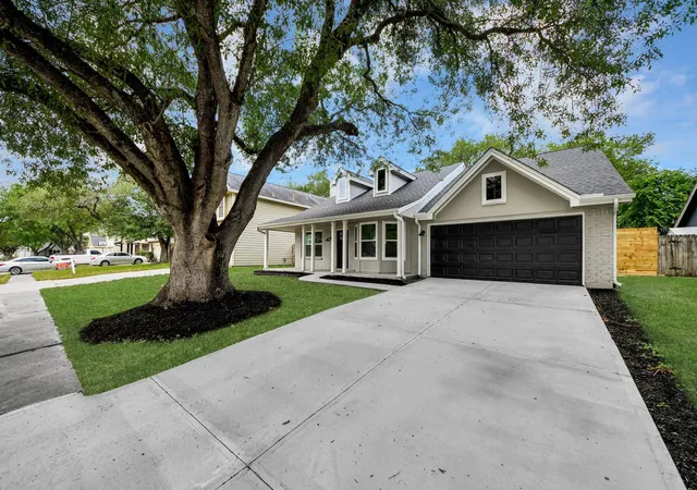 Photo 3 of Single family home for sale at 10410 Green Valley Ln, Houston, TX 77064 | MLS# 38333022 | Listing updated on 2026-08-14