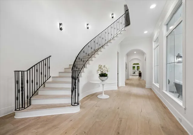 2nd image of 4504 Holly St, Bellaire, TX 77401 | MLS# 74730296