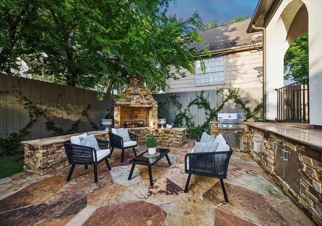 5th image of 4504 Holly St, Bellaire, TX 77401 | MLS# 74730296