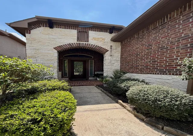 Photo 3 of Single family home for sale at 107 Jacobs Meadow Dr, Conroe, TX 77384 | MLS# 38606274 | Listing updated on 2026-08-31