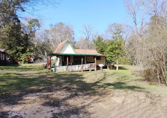 Photo 1 of Single family home for sale at 229 Lincoln Dr, Livingston, TX 77351 | MLS# 43724069 | Listing updated on 2026-09-01