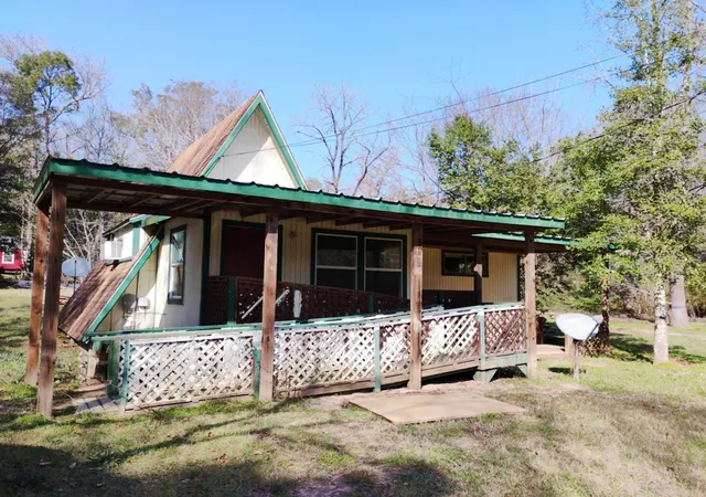 Photo 2 of Single family home for sale at 229 Lincoln Dr, Livingston, TX 77351 | MLS# 43724069 | Listing updated on 2026-09-01