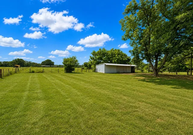 Photo 2 of Single family home for sale at 838 S Center St, Buffalo, TX 75831 | MLS# 90367890 | Listing updated on 2026-09-11
