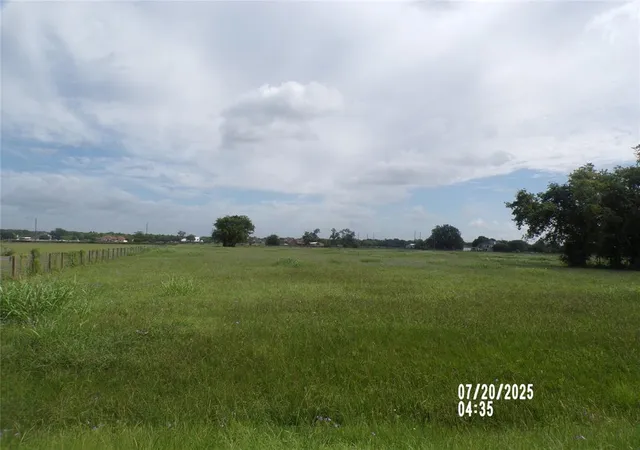 Photo 2 of Sale Pending at 3232 Triple Crown Dr, Richmond, TX 77406 | MLS# 36991571 | Listing updated on 2026-09-01