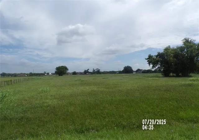 Photo 3 of Sale Pending at 3232 Triple Crown Dr, Richmond, TX 77406 | MLS# 36991571 | Listing updated on 2026-09-01