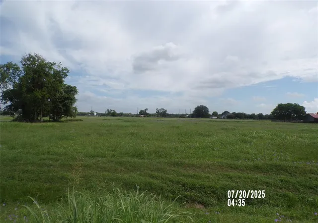 Photo 3 of Sale Pending at 3232 Triple Crown Dr, Richmond, TX 77406 | MLS# 36991571 | Listing updated on 2026-09-01