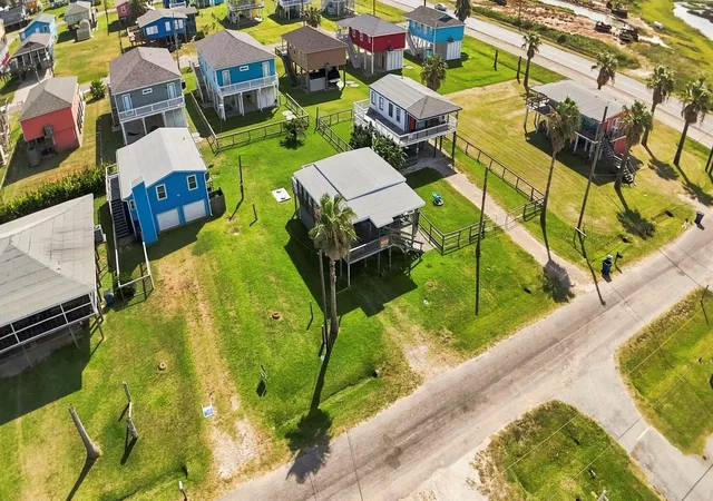 5th image of 319 Coral Ct, Freeport, TX 77541 | MLS# 85055248