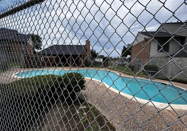 Listing Photo 4 - Condo for sale in building located at 9090 S Braeswood Blvd, Houston, TX 77074 - Unit #89