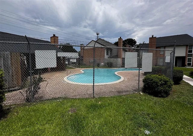 Listing Photo 5 - Condo for sale in building located at 9090 S Braeswood Blvd, Houston, TX 77074 - Unit #89
