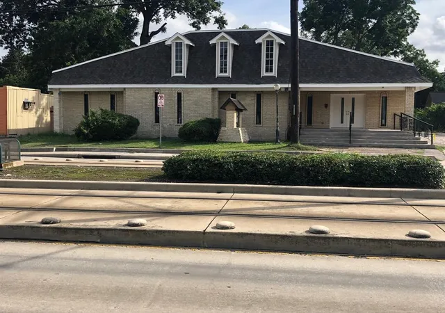 Photo 2 of Single family home for sale at 3911 Fulton St, Houston, TX 77009 | MLS# 8154154 | Listing updated on 2026-08-12
