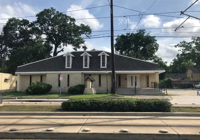 Photo 3 of Single family home for sale at 3911 Fulton St, Houston, TX 77009 | MLS# 8154154 | Listing updated on 2026-08-12
