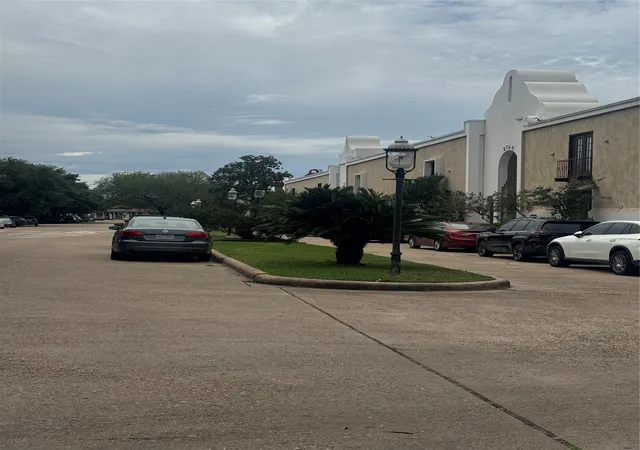 2nd image of 2744 Briarhurst Dr, Houston, TX 77057