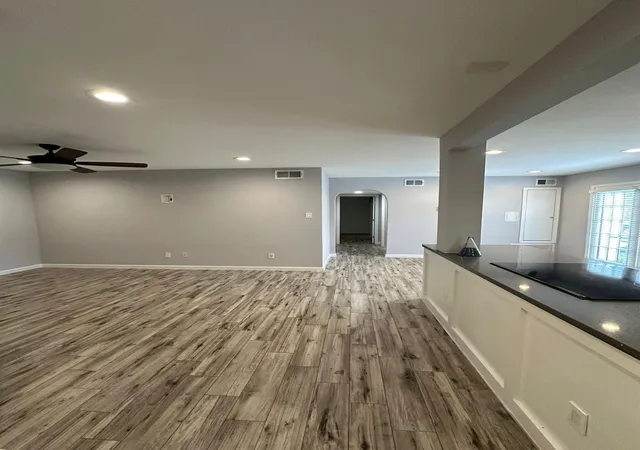 4th image of 2744 Briarhurst Dr, Houston, TX 77057