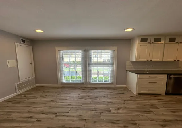 5th image of 2744 Briarhurst Dr, Houston, TX 77057