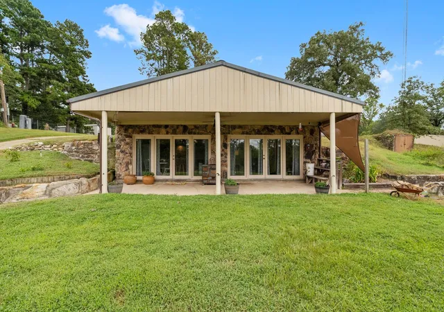 1st image of 18 Arrowhead Dr, Huntsville, TX 77320 | MLS# 43698683