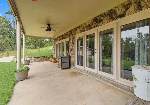 Photo 3 of Single family home for sale at 18 Arrowhead Dr, Huntsville, TX 77320 | MLS# 43698683 | Listing updated on 2026-06-09
