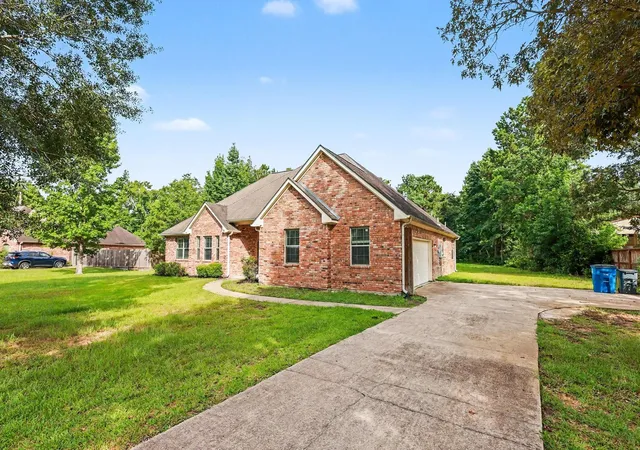 Photo 4 of Single family home for sale at 16109 Mcqueen Rd, Conroe, TX 77302 | MLS# 51082408 | Listing updated on 2026-09-18