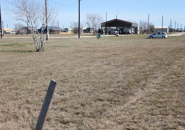 3rd image of 52 Baracuda Dr, Palacios, TX 77465 | MLS# 76034762