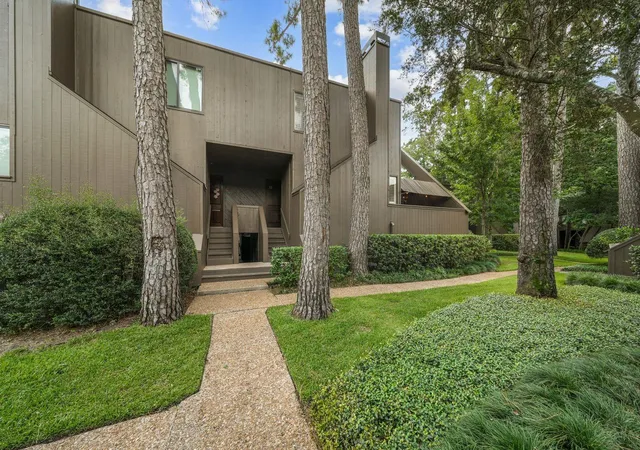 Photo 1 of Condo for sale at 11 Litchfield Ln, Houston, TX 77024 | MLS# 77002050 | Listing updated on 2026-08-31