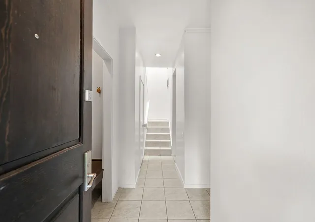 Photo 2 of Condo for sale at 11 Litchfield Ln, Houston, TX 77024 | MLS# 77002050 | Listing updated on 2026-08-31