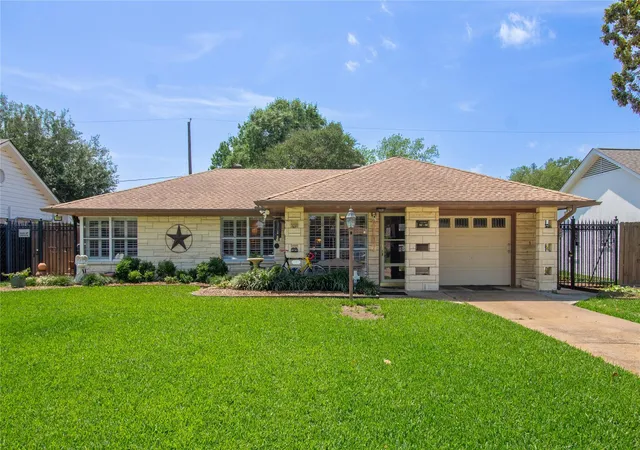 Photo 1 of Single family home for sale at 2107 Bron Holly Dr, Houston, TX 77018 | MLS# 41660819 | Listing updated on 2026-09-03