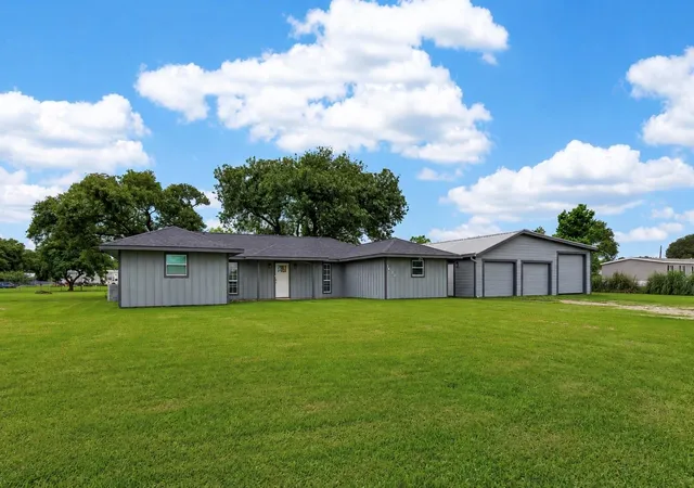 Homes for sale in Alvin, TX | 1429 County Road 192, Alvin, TX 77511 | MLS# 47499271