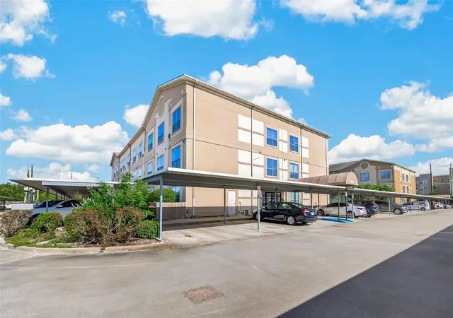 3rd image of 6633 W Sam Houston Pkwy S, Houston, TX 77072