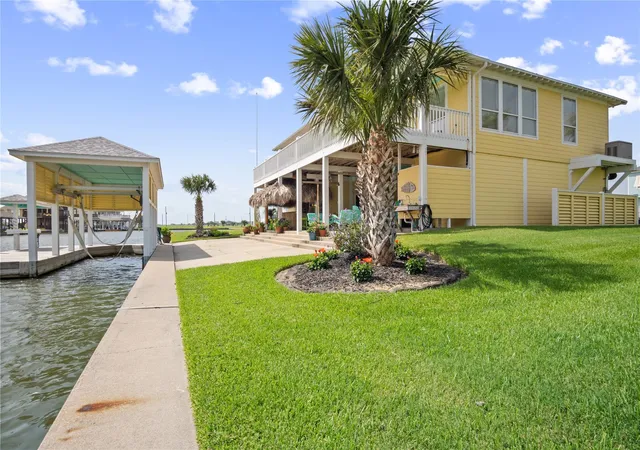 2nd image of 1100 Fountain View Dr, Port Bolivar, TX 77650 | MLS# 15065717