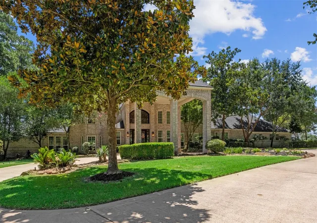 3rd image of 18022 Country Hls, Tomball, TX 77377 | MLS# 38994573