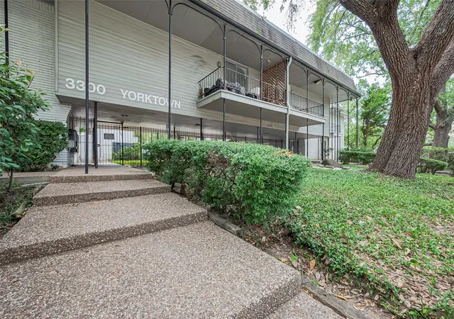 4th image of 3300 Yorktown St, Houston, TX 77056
