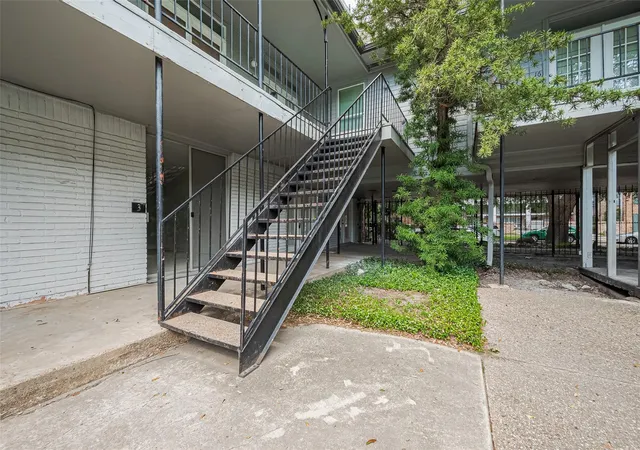 5th image of 3300 Yorktown St, Houston, TX 77056