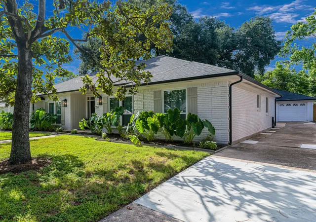 Photo 3 of Sale Pending at 5827 Dumfries Dr, Houston, TX 77096 | MLS# 42325154 | Listing updated on 2026-09-02