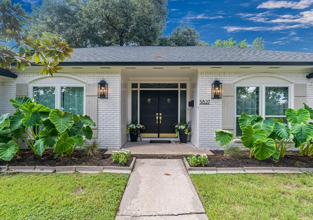 Photo 4 of Sale Pending at 5827 Dumfries Dr, Houston, TX 77096 | MLS# 42325154 | Listing updated on 2026-09-02