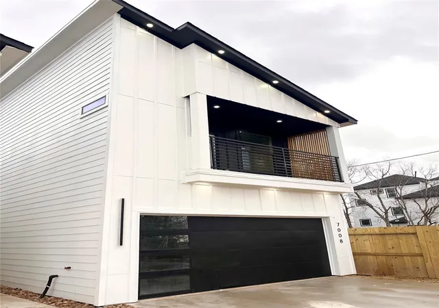 Photo 3 of Single family home for sale at 7012 Sidney St, Houston, TX 77021 | MLS# 14300775 | Listing updated on 2026-08-24