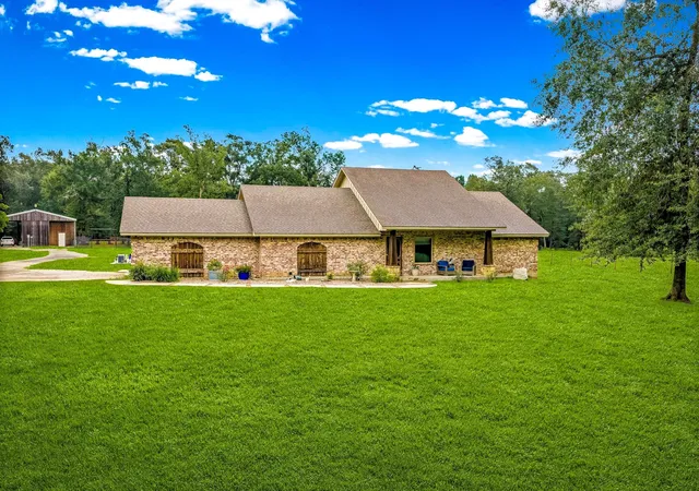 Photo 1 of Sale Pending at 1109 Soda Loop E, Livingston, TX 77351 | MLS# 56107914 | Listing updated on 2026-08-23