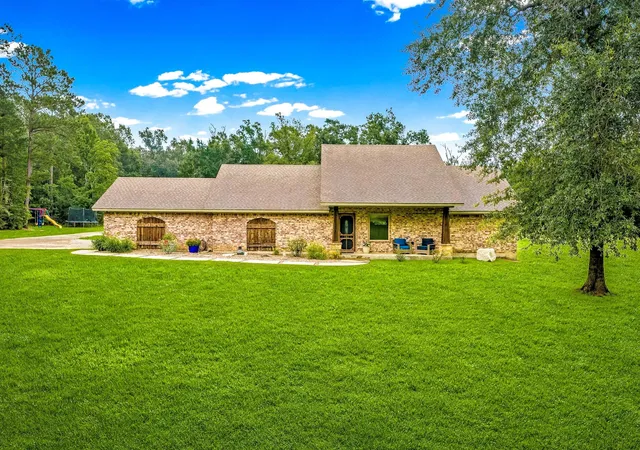 Photo 2 of Sale Pending at 1109 Soda Loop E, Livingston, TX 77351 | MLS# 56107914 | Listing updated on 2026-08-23