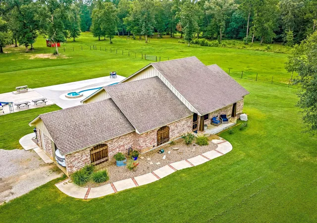 Photo 3 of Sale Pending at 1109 Soda Loop E, Livingston, TX 77351 | MLS# 56107914 | Listing updated on 2026-08-23