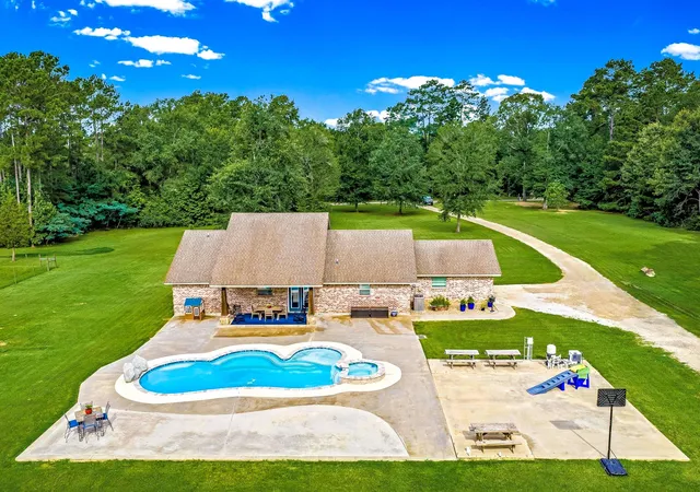 Photo 4 of Sale Pending at 1109 Soda Loop E, Livingston, TX 77351 | MLS# 56107914 | Listing updated on 2026-08-23