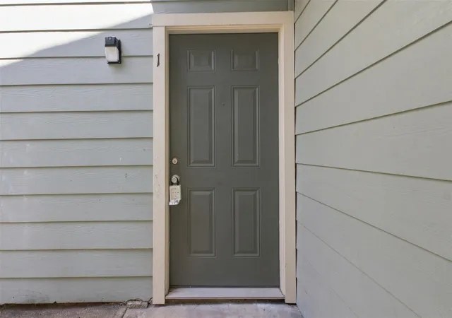2nd image of 3758 Tanglewilde St #E1, Houston, TX 77063 | MLS# 8823372