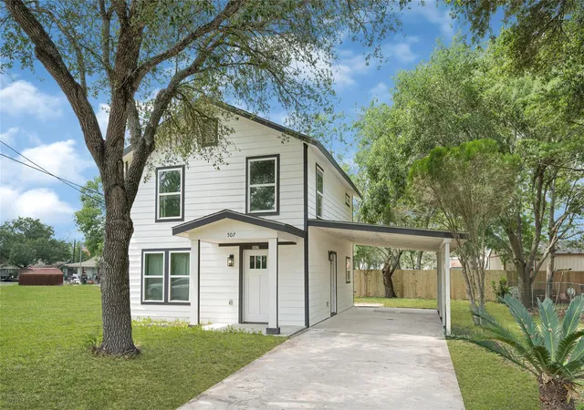 2nd image of 507 E 3rd St, El Campo, TX 77437 | MLS# 91557763