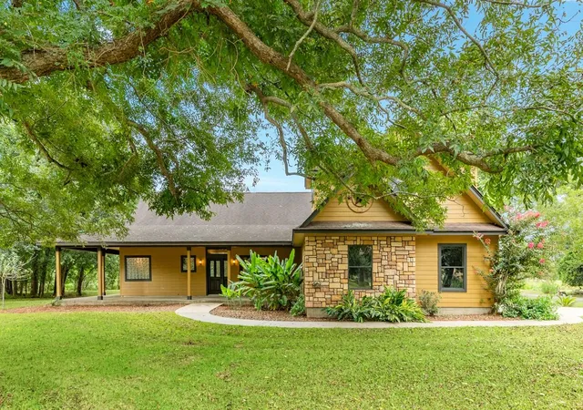 Photo 1 of Single family home for sale at 306 Wagon Wheel Trl, Angleton, TX 77515 | MLS# 19406628 | Listing updated on 2026-09-16