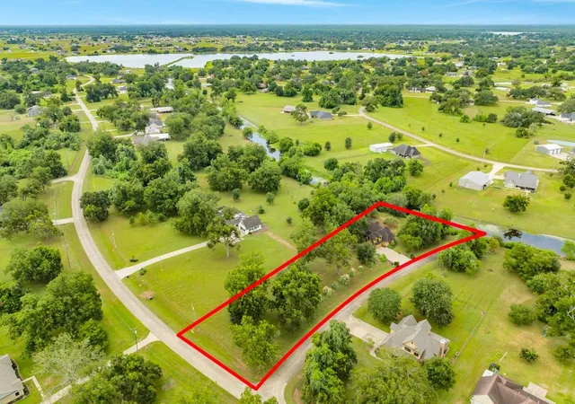 Photo 4 of Single family home for sale at 306 Wagon Wheel Trl, Angleton, TX 77515 | MLS# 19406628 | Listing updated on 2026-09-16