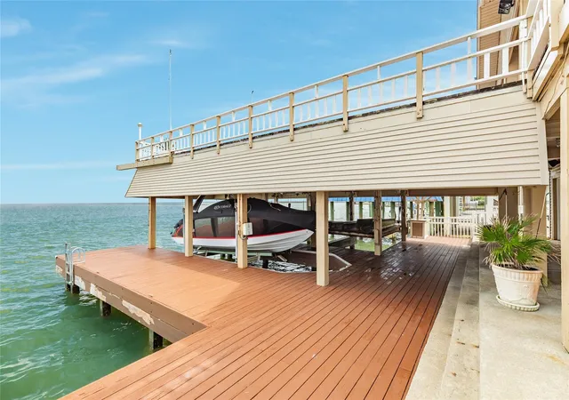 Homes for sale in Jamaica Beach, TX | 4107 W Bayside Wy, Jamaica Beach, TX 77554 | MLS# 52229417