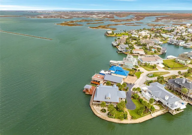 Homes for sale in Jamaica Beach, TX | 4107 W Bayside Wy, Jamaica Beach, TX 77554 | MLS# 52229417