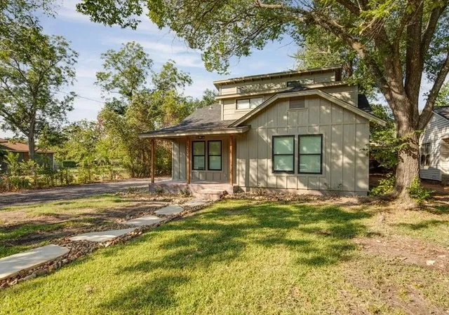 Photo 4 of Single family home for sale at 1209 Antone St, Bryan, TX 77803 | MLS# 90647889 | Listing updated on 2026-08-24