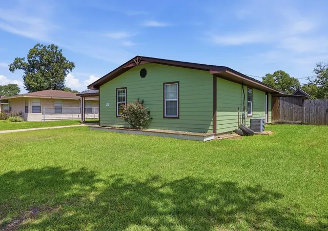 2nd image of 410 Crepe Myrtle Ave, Orange, TX 77630 | MLS# 41963405